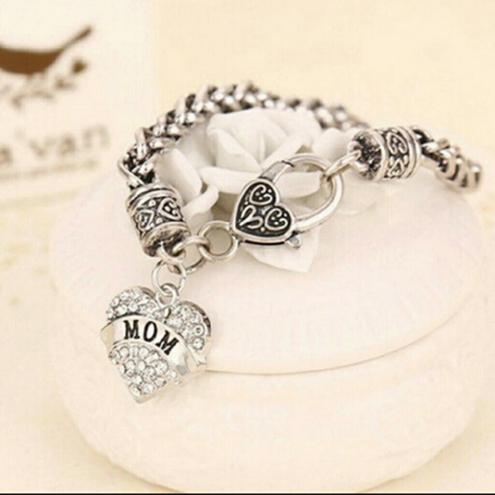 Mom,grandma,aunt,sister,daughter,niece,bracelet